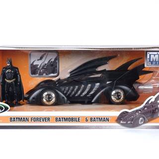 Jada Toys Batmobil s figúrkou Batmana (z filmu Batman navždy 1995),  1:24 Jada