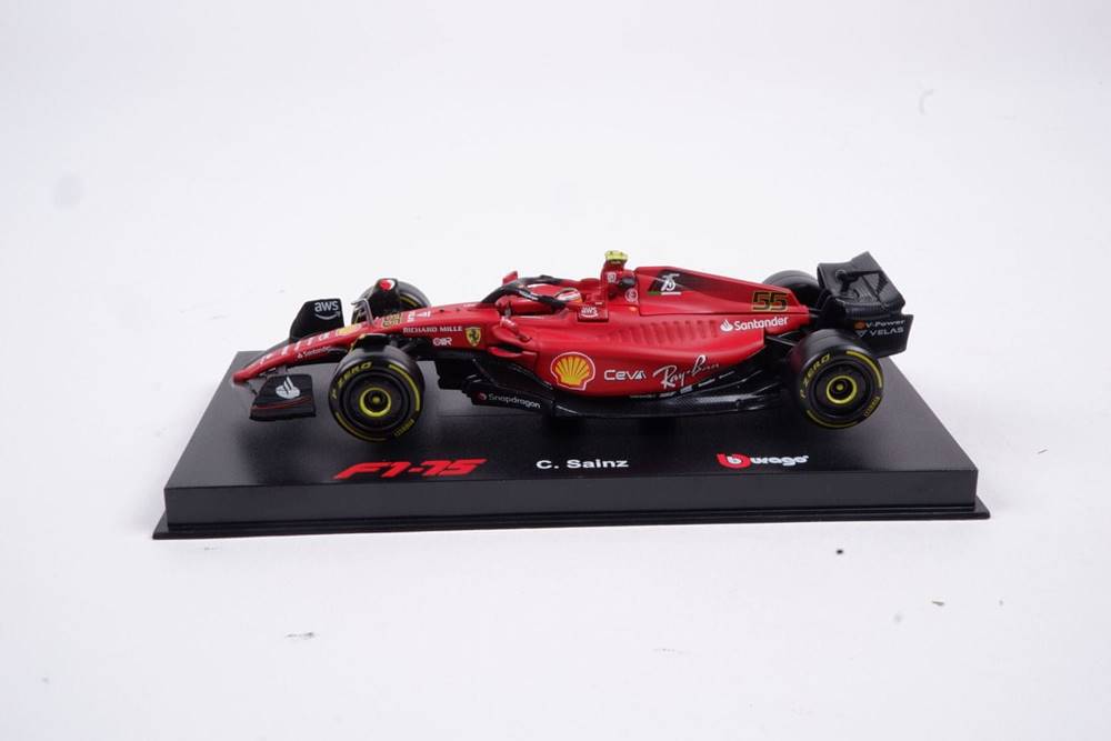 BBurago  Kovový model Ferrari F1-75 - Carlos Sainz (2022),  1:43  Signature značky BBurago